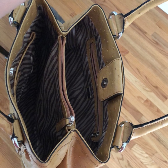 Guess tan handbag never used - Picture 3 of 3